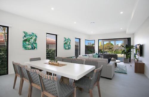 Broadbeach Waters House | Urban Oasis
