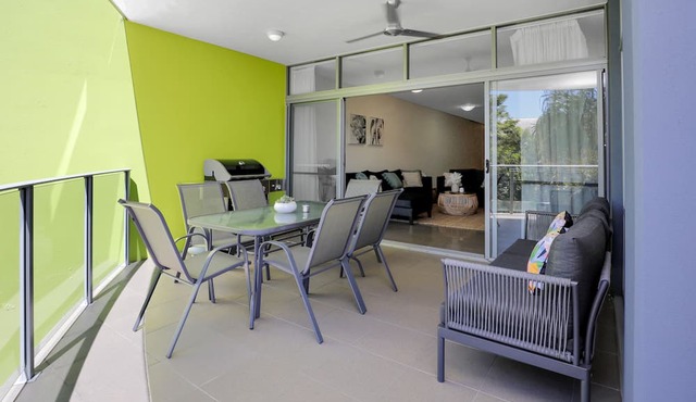 Pool View City Centre Apartment 202