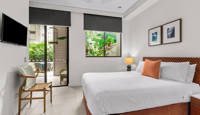 Temple 121 Palm Cove With Courtyard