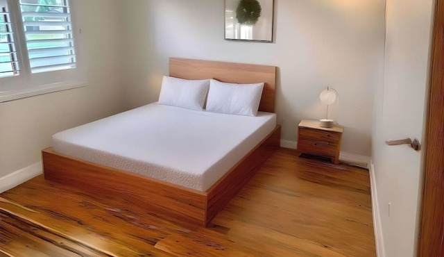 Cheerful 4 Bedroom with free Parking
