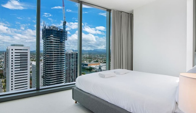 Signature Broadbeach Ocean Views Apartment - CoastHM