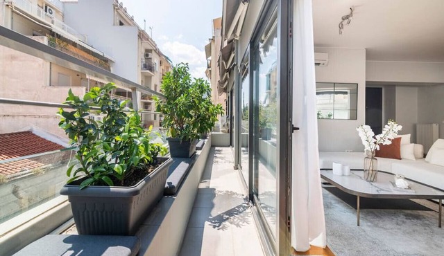 Modern Oasis Build on Acropolis Ruins Free Parking