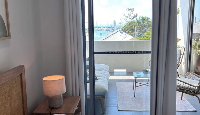 Peaceful apartment, steps away from the Manly hub