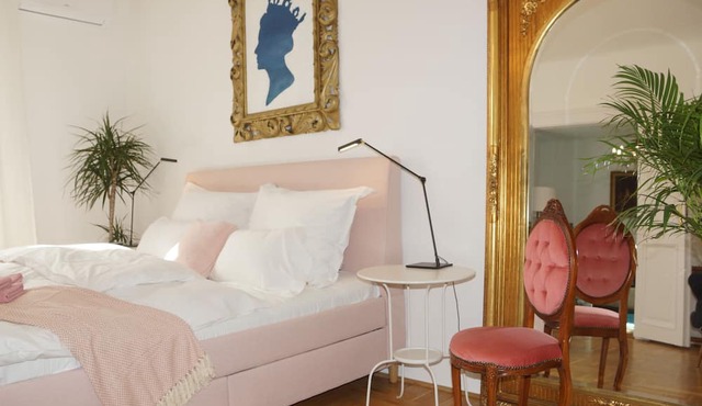 Villa Garden - Charming 2-bedroom - with WiFi and AC in Budapest +free parking