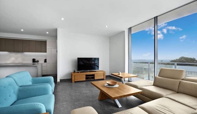 Luxury Apartment Caves Beach 4 Bed WiFi & Parking