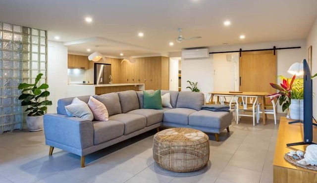 Unit 4 Sundeck Gardens