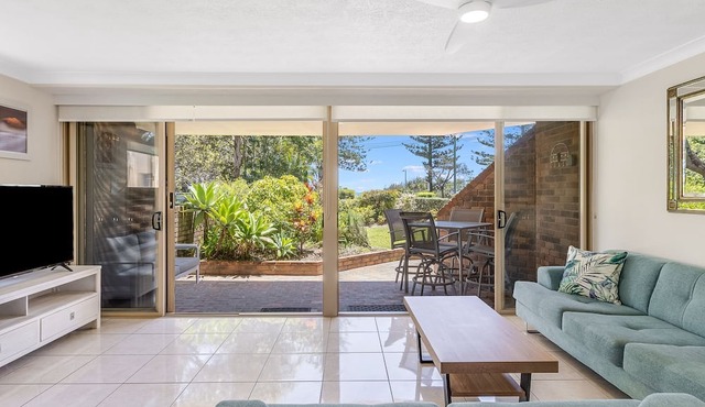 San Chelsea 8 - North Kirra Bilinga Beachfront – Linen Provided!