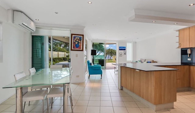 Aqua Solai 2 - Absolute Beachfront Tugun - Min. 3 night stays!