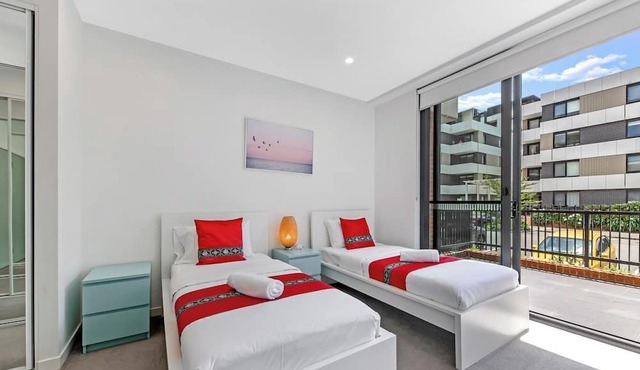 KozyGuru | Penrith | 2 Bed 2 Bath Apt Free Parking
