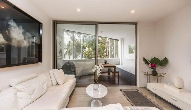 Bondi Beach Lux Apartment with Private Patio