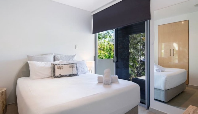 Waterfront Oasis in Runaway Bay with FREE WIFI - CoastHM