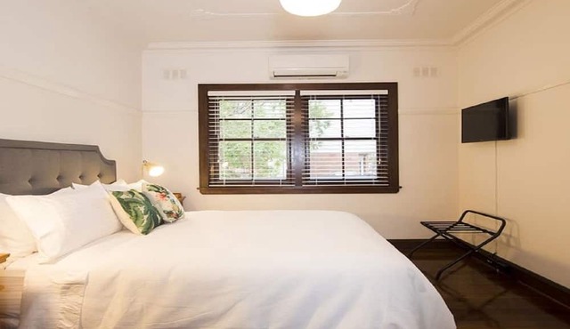 'Aotea' - Inner City Art Deco Oasis