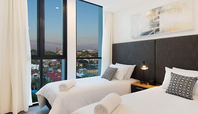 Iconic Unit 704 Luxury beachfront apartment with Wi-Fi on Kirra beach in Coolangatta