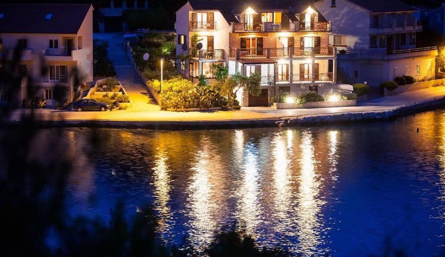 Apartments Malo Lago
