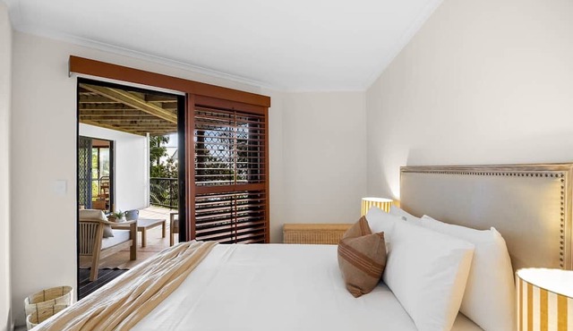 Beachside 4-Bed Retreat with Study Nook & Views