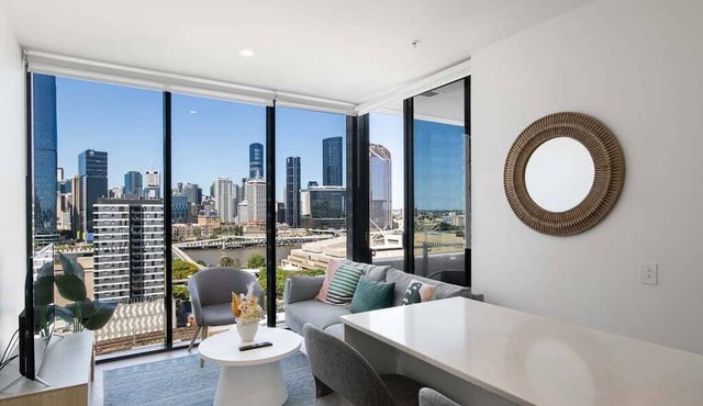 Top Location Convenient City View Modern Living