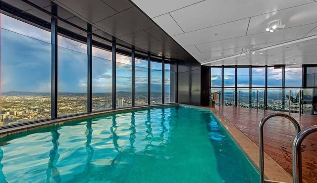SkyRise Style! 1Bed/1Bath/1Car/VIEWS! ~ CBD