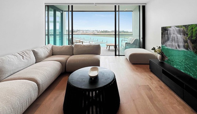 Nautilus View - Luxury Marina Getaway