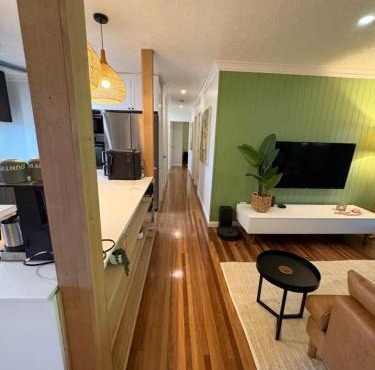 Resort Retreat in Mundingburra | Pool, BBQ