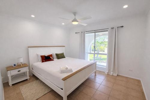 Entire 4 bedroom House easy to BNE & Gold Coast