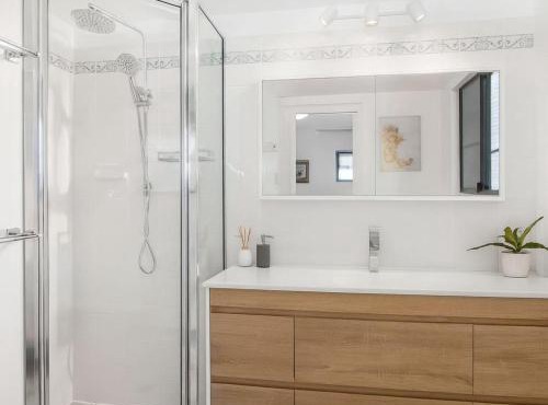 Townsville Tropical Escape, Relaxing Stay in North Ward Near Beach & CBD