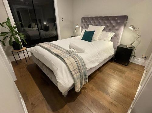 Modern Luxury Retreat, Sleeps 8, Mount Tamborine