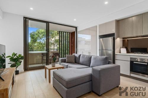 KozyGuru | Roseville | Modern Leafy Retreat