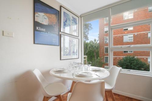 Cozy 1 Bed Harbour View Apartment and Free Carpark