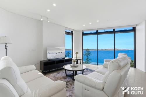 KozyGuru | Brighton-Le-Sands | Luxury Bay View Apt