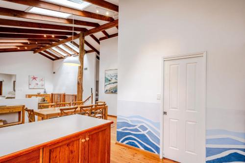 Treetop Acreage with Tennis Court