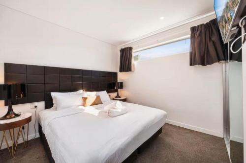 Stylish 1BD Apt Near Chatswood Train Station