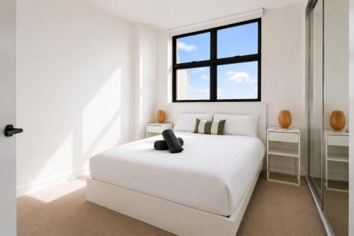 Central Ultimo 3BR - Pool,Gym & 2 Parking-Balcony