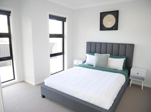 Luxury 5 Bedroom Townhouse in The Shire