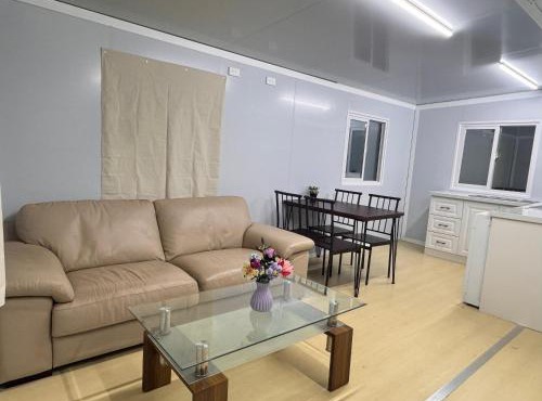 Beautiful 2 bedroom Tiny House Walk to Station