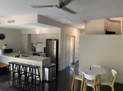 Spacious 3 bedroom townhouse in prime location!