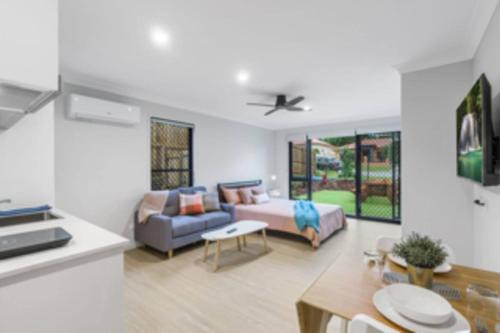 Modern Studio with Garden Views in Shared Home