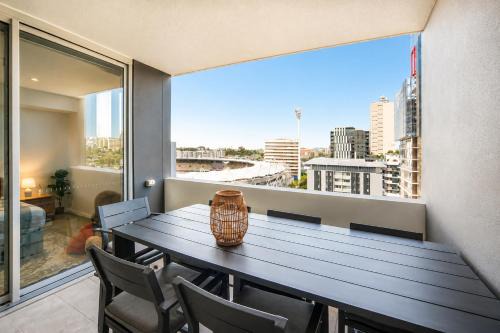 Boho Retreat Apartment - Walk to Gabba Stadium - Free Parking