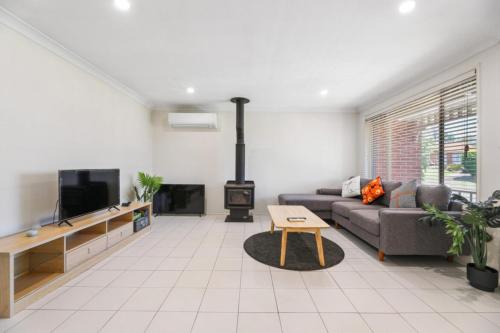 Escape from Relaxing Poolside House 3B