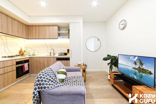 KozyGuru | Burwood | Harbour Bridge-View Apt
