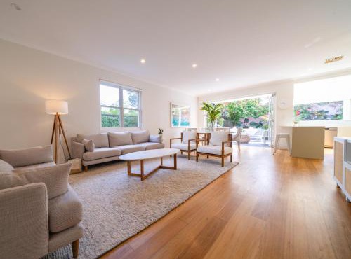Coastal 4BR Home for 10 with Garden and Garage