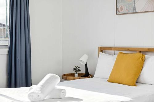 Peaceful Double Room Near Parks & Transit - Shared Bathroom and Kitchen
