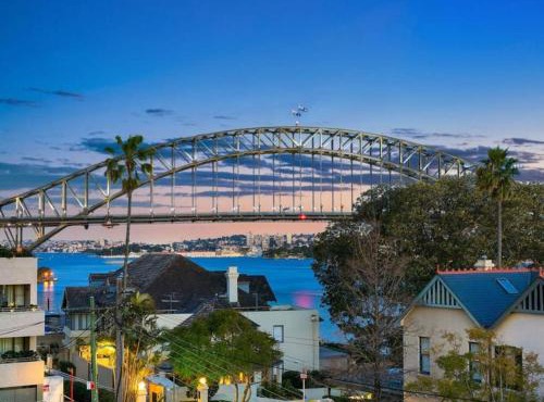Bright and Spacious Home, Near to Sydney CBD