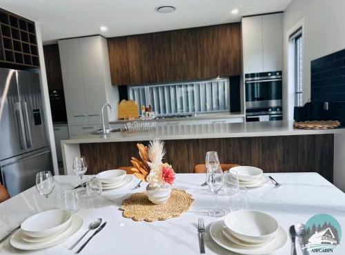 Aircabin - Denham Court - Modern - 4 Beds House