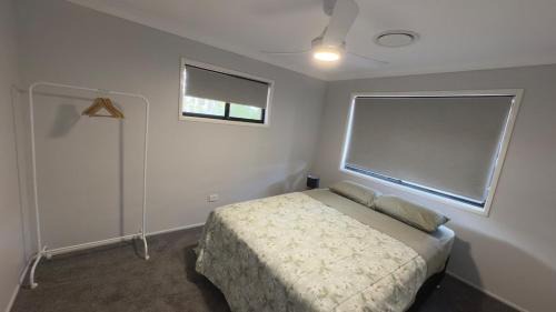 House with huge back yard and side access, 15 Beds