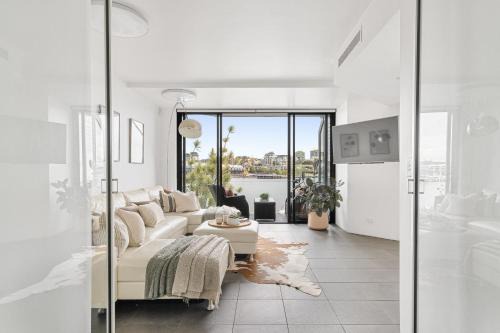 Pet Friendly Waterfront Escape in Balmain East!