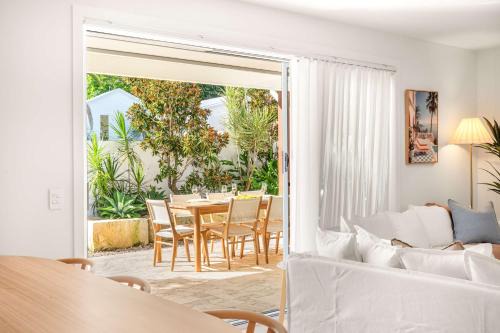 Solara Escape Mooloolaba - Luxe Pet-Friendly Home