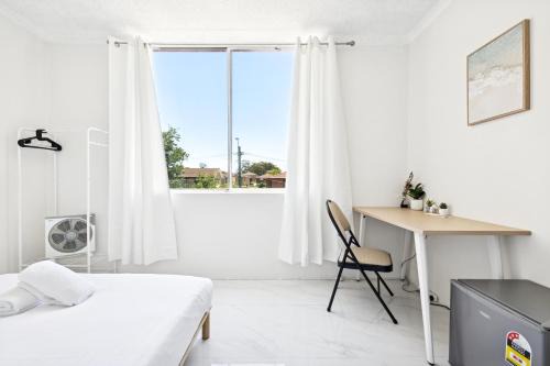 Convenient Double Stay in Heart of Cabramatta - Shared Bathroom and Kitchen