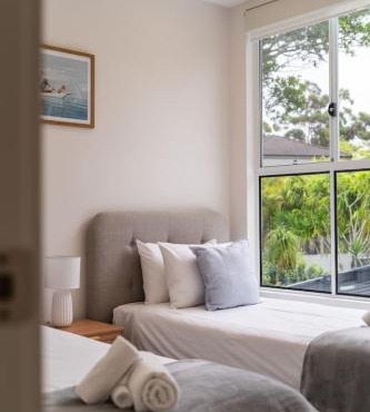 Bayside Luxury Retreat with Pool Near to Cronulla