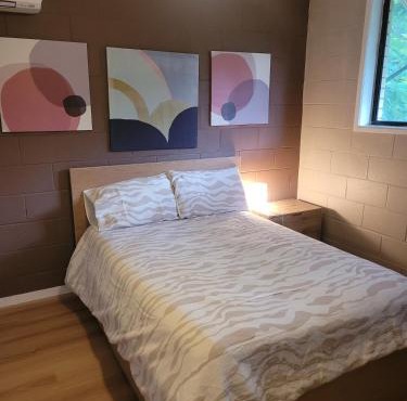 Breezy entire 2 bedroom unit top floor next to UQ