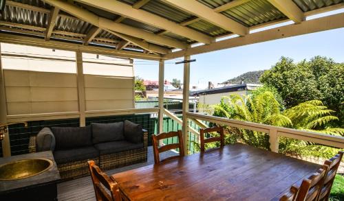 Comfortable Victorian Terrace close to shops